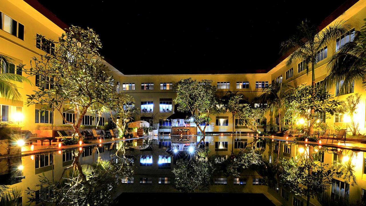 Aston Tanjung Pinang Hotel & Conference Center Exterior foto