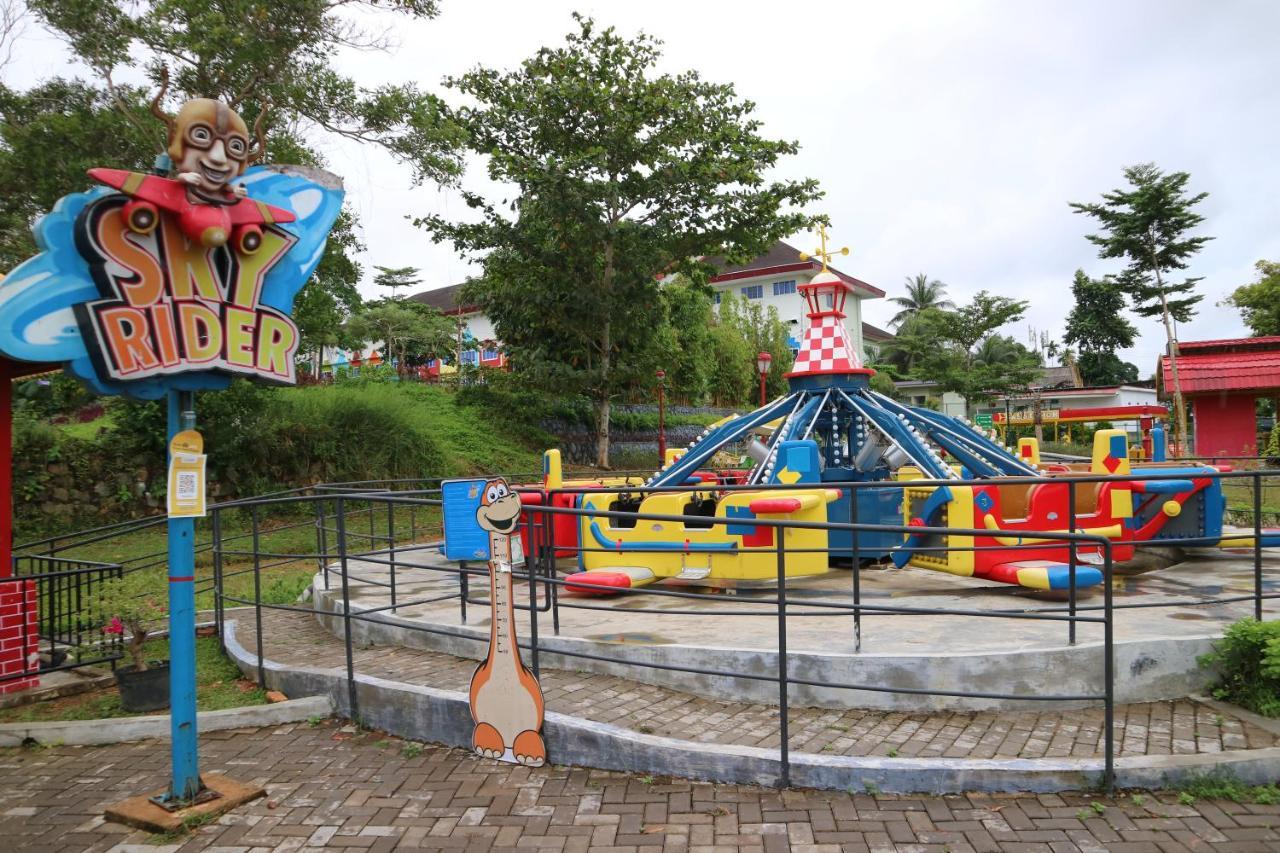 Aston Tanjung Pinang Hotel & Conference Center Exterior foto